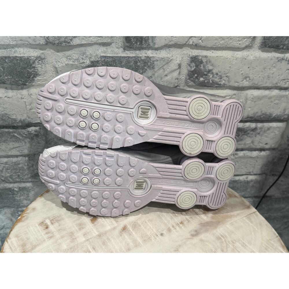 Nike Shox R4 White Metallic Platinum Barely Grape Size 8.5M 10W HF5076-100 - Picture 8 of 9